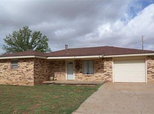 108 Avenue U, Levelland, TX 79336