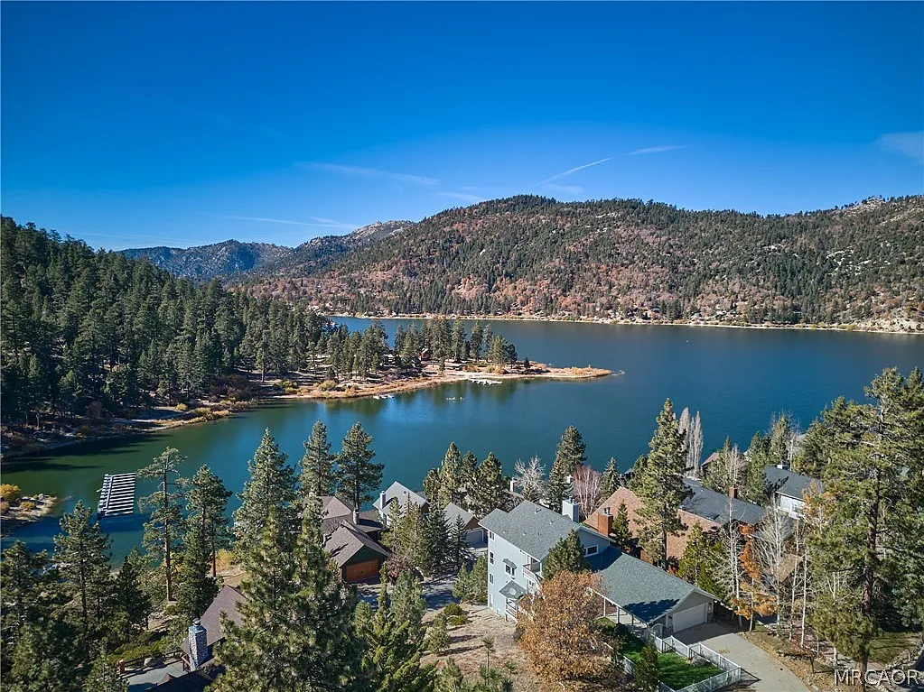 2 bed, 694 sqft, $2,400 — Photo 4