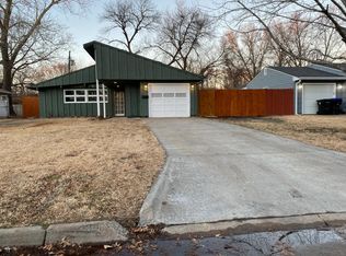 1528 SW 23rd Park, Topeka, KS 66611