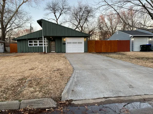 1528 SW 23rd Park, Topeka, KS 66611