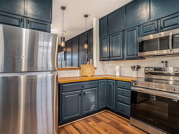 3rd image of 105 Ballard Ln