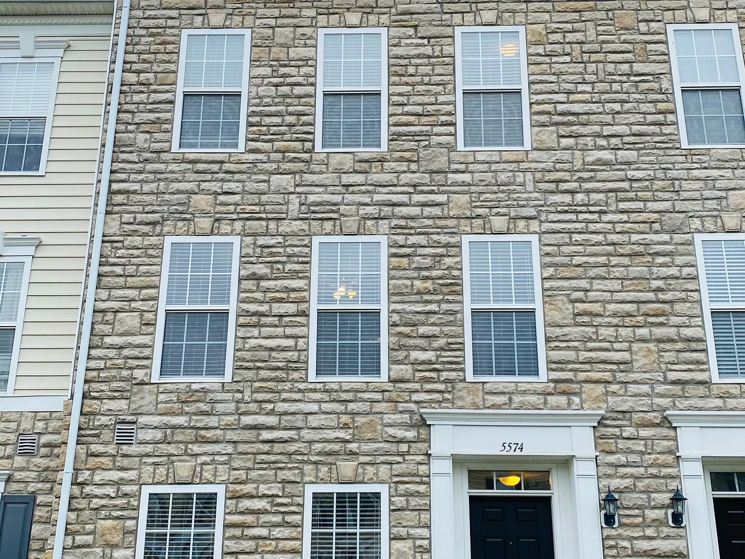 2 bed, 1616 sqft, $1,900 — Photo 1