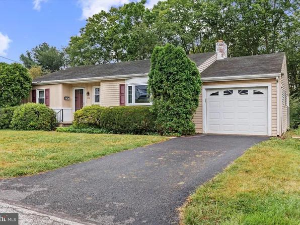 130 Schoolhouse Ln, York, PA 17406
