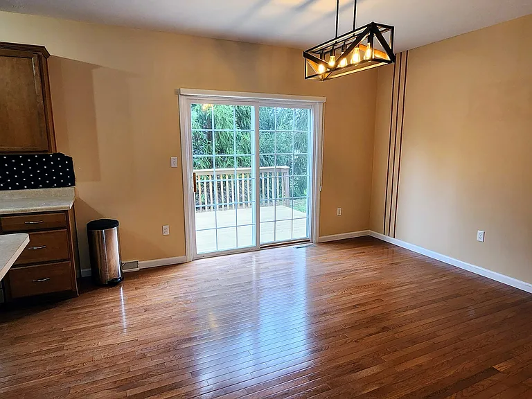 10528 Forest Hill Dr — Photo 16