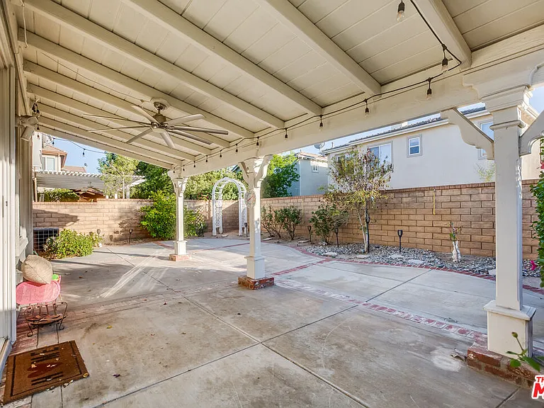24040 Dandelion Ln — Photo 37