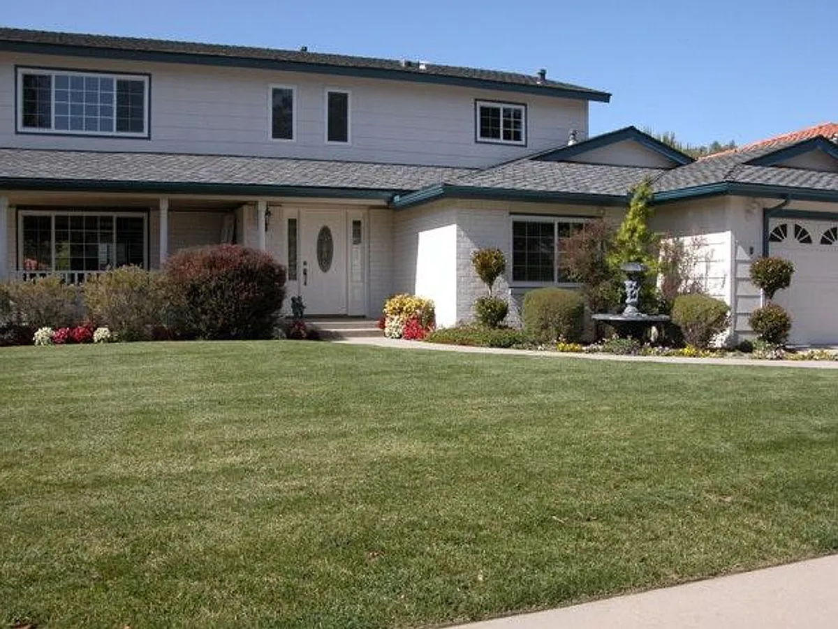 Building Photo - 485 Meadowbrook Dr