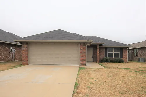 19401 King Ranch Dr Photo 1
