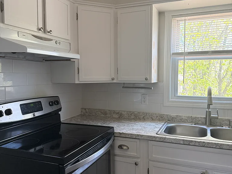 567 Thacher St #2 — Photo 6