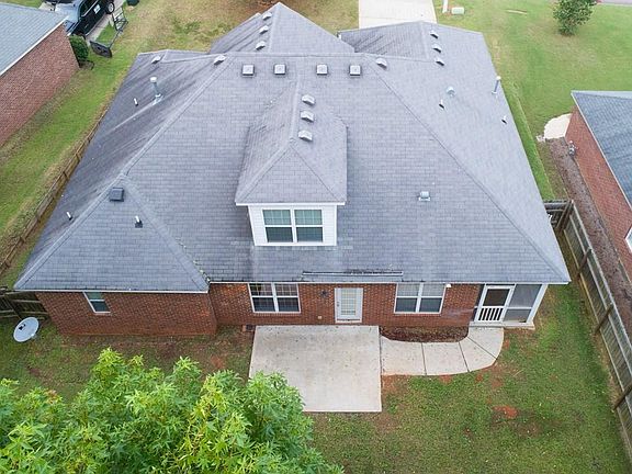 2nd image of 388 Bainbridge Dr