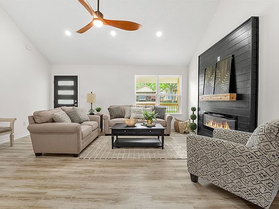 4th image of 90 Coolcrest Dr