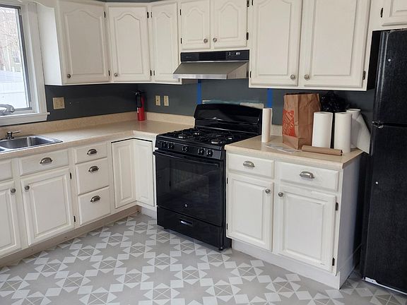 5th image of 61 Auburn St #61