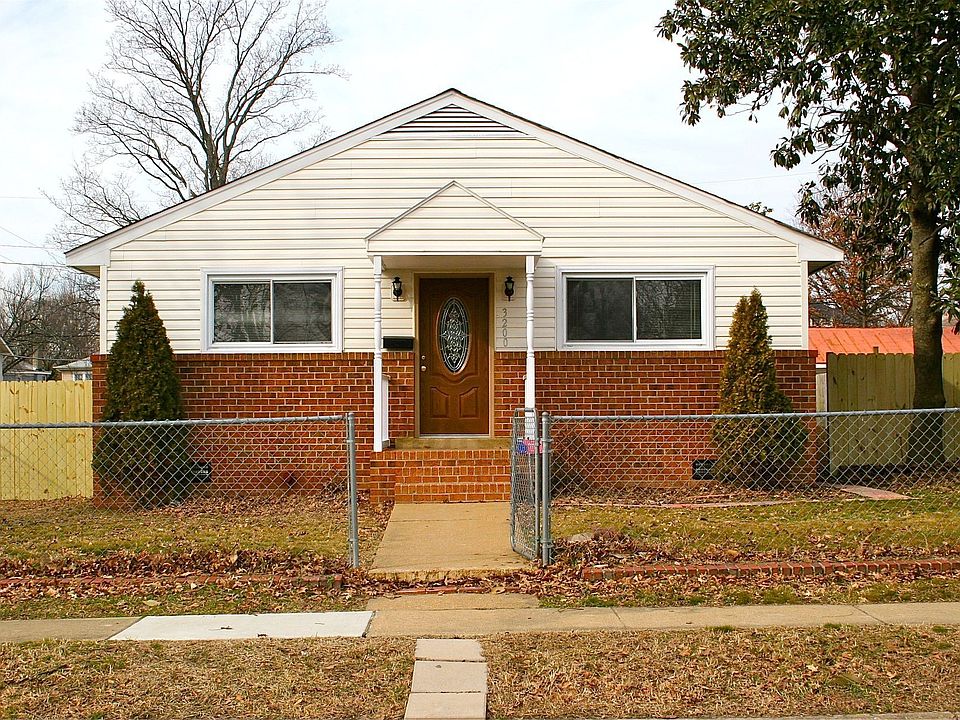 Brick and Vinyl Siding