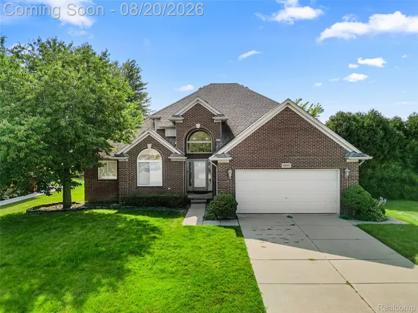 52007 Plum Creek Dr, Chesterfield, MI 48047