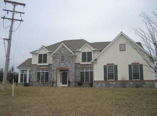 2701 Woodspring Dr, York, PA 17402