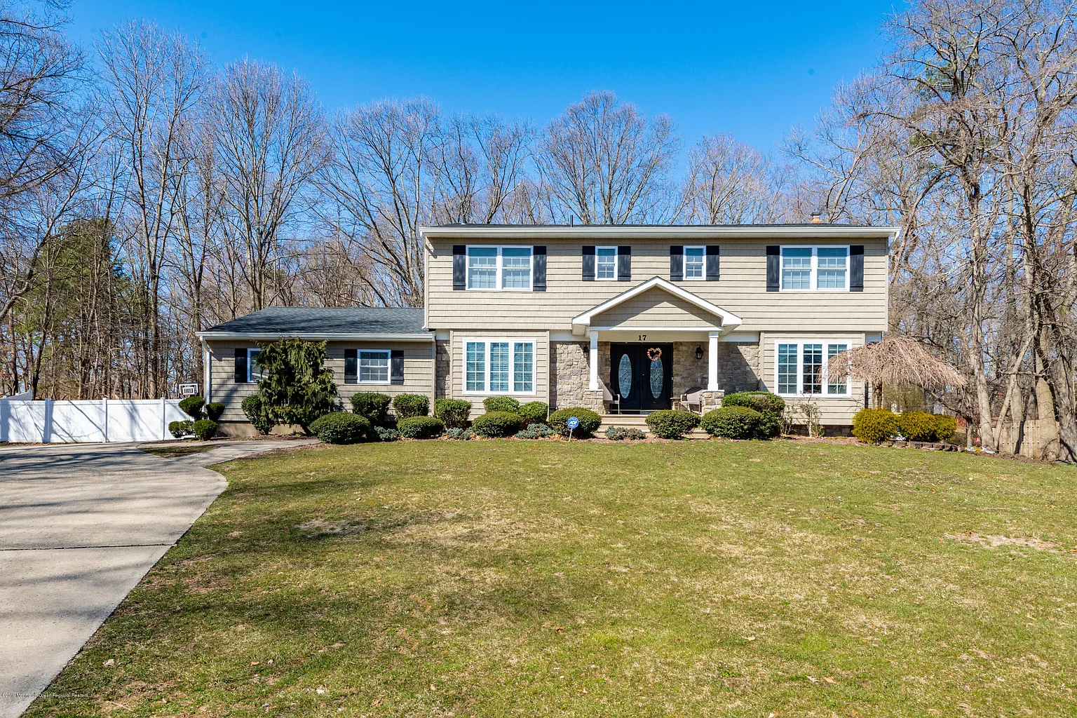 17 Friar Ln photo 1
