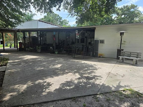 3rd image of 3845 CHAPLAIN ROAD