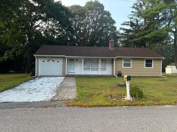 19 Larrow Dr