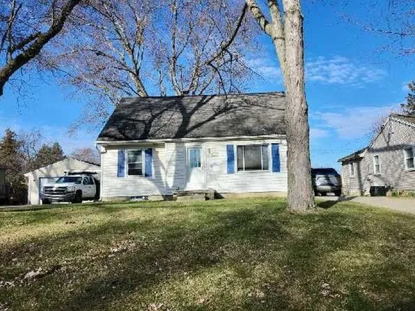 121 Julian Ave, Lansing, MI 48917