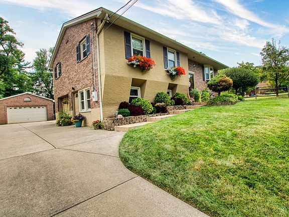 3rd image of 7135 Willowdale Dr