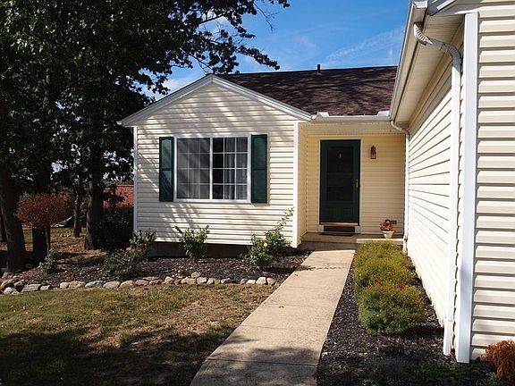 3rd image of 4904 Gateway Dr