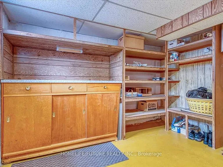 581 Gibbons St — Photo 18