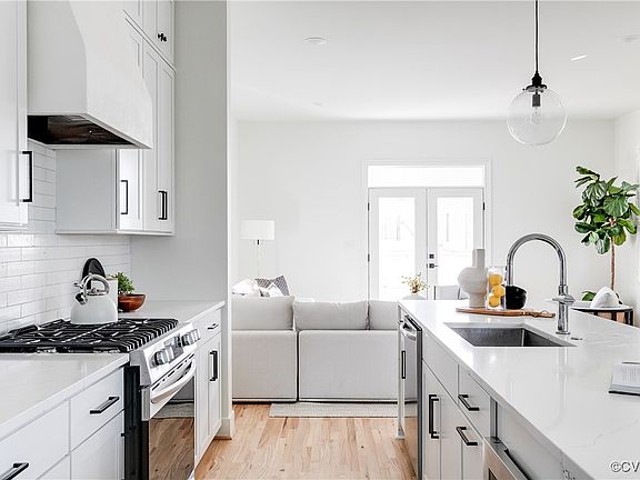 4th image of 2309 Carrington St