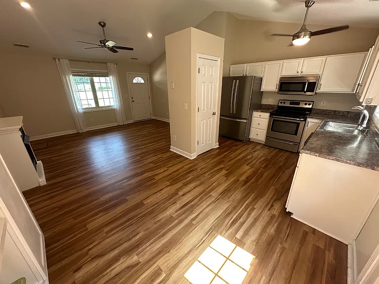 1290 Pyrtle Dr — Photo 3