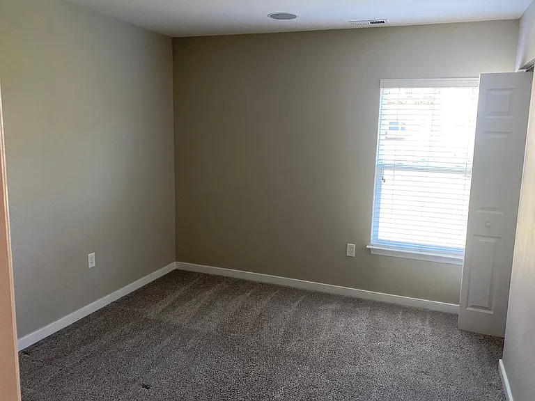 544 Abbey Village Cir — Photo 9