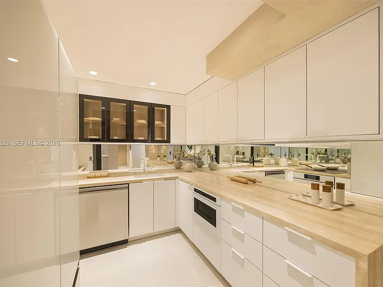 2301 Collins Ave #526 — Photo 11