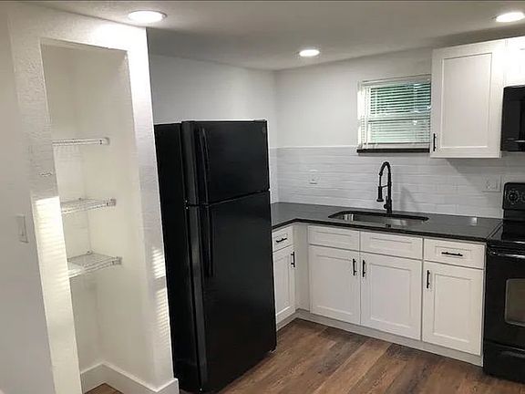 3rd image of 800 15th Ave S #1A