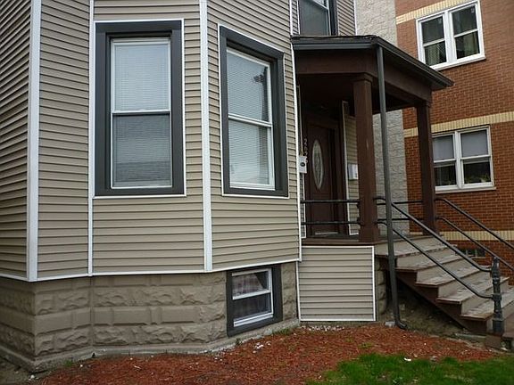 2nd image of 2625 W Foster Ave