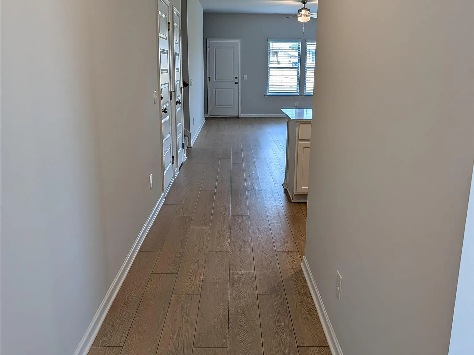 4 bed, 2.5 bath, 1892 sqft, $1,900 — Photo 2