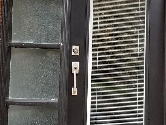 4th image of 6832 N Hamlin Ave