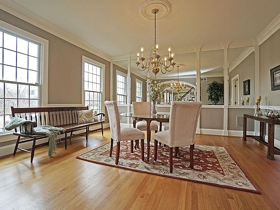 3rd image of 7242 Clubhouse Ct