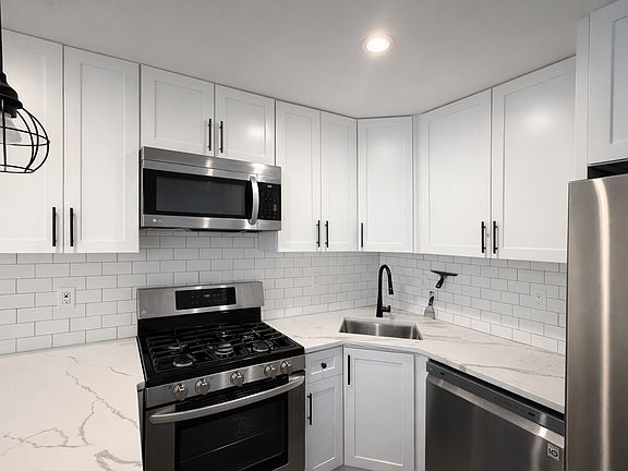 3rd image of 278 Quincy St APT 1