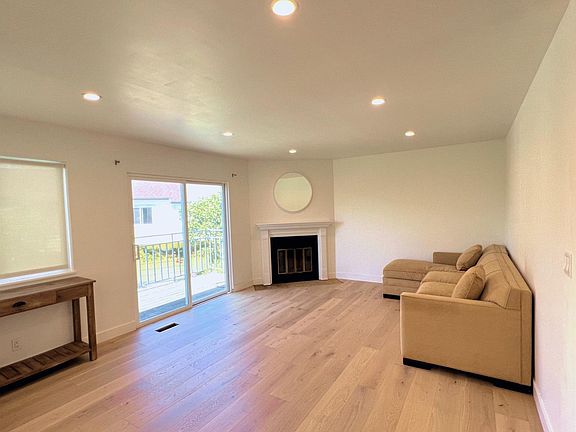 5th image of 21 Hillview Ct