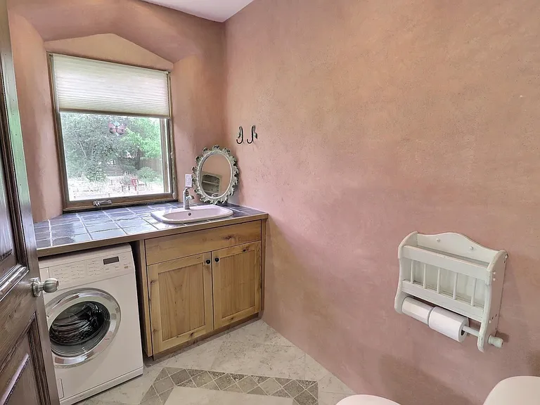 345 Niagara Ave — Photo 7