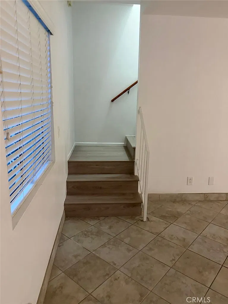 13648 Earlham Dr — Photo 2