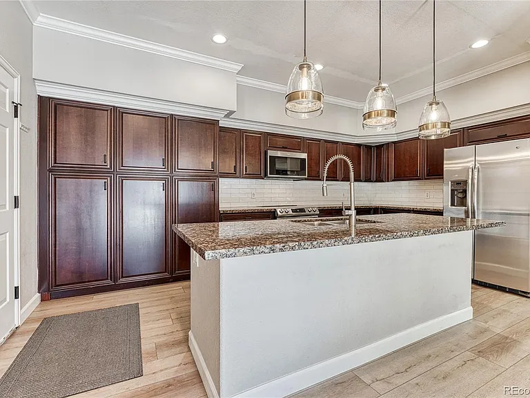 9885 Greensview Cir — Photo 14