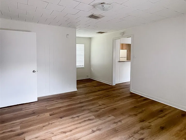1241 Chevy Chase Dr — Photo 5