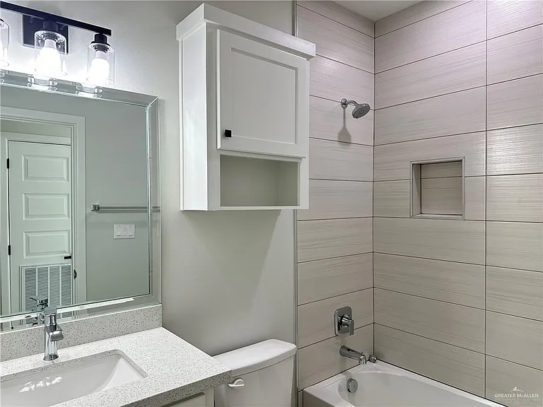 816 N Clarence Ave #3 — Photo 7
