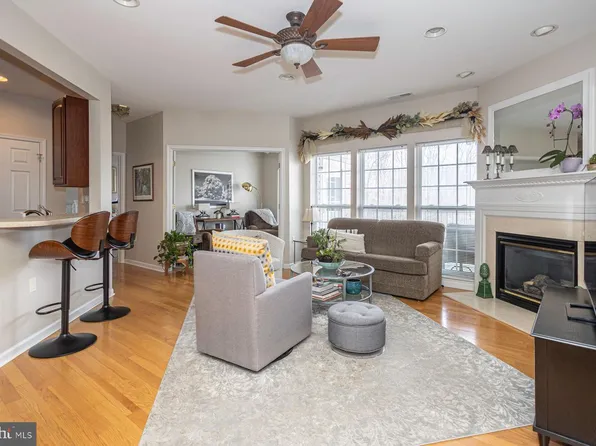 200 Evodia Cir APT 204, Warrington, PA 18976