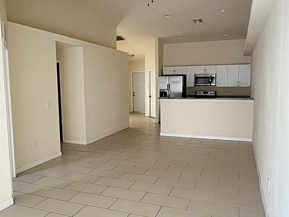 5th image of 901 Cape Coral Pkwy W #1