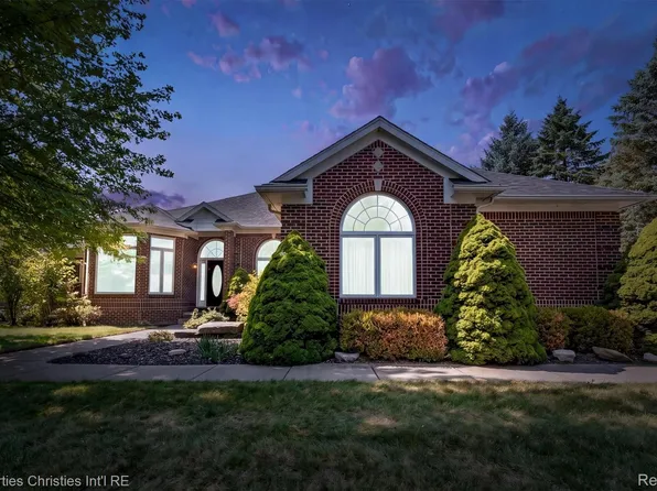 1132 Wood Trl, Oxford, MI 48371