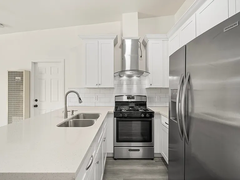 835 Ohio Ave #B — Photo 8