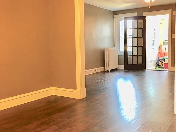 5th image of 244 W Berkley St