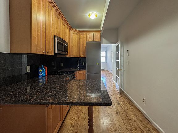 3rd image of 126 Withers St APT 1R