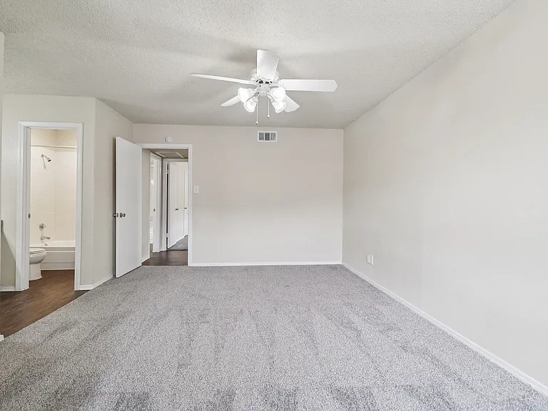 B3 MAIN BEDROOM SIDE VIEW