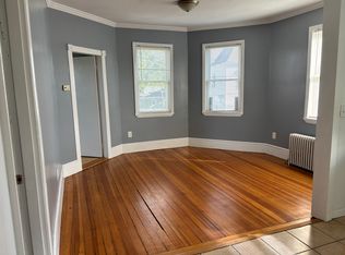 16 Sherwood St Floor 2, Cranston, RI 02920