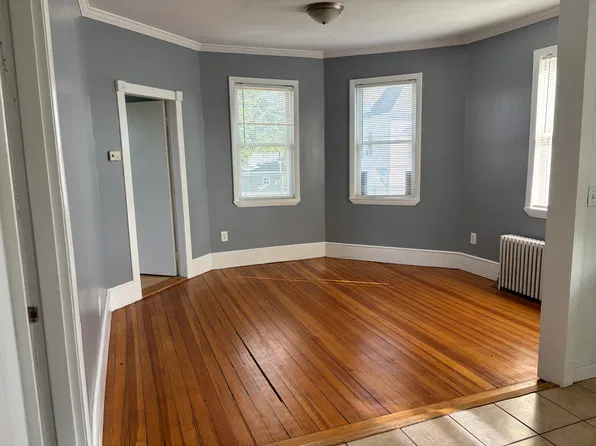 16 Sherwood St Floor 2, Cranston, RI 02920
